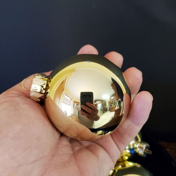 A Dozen Classic Gold Glass Christmas Ornaments - Picture 6 of 7